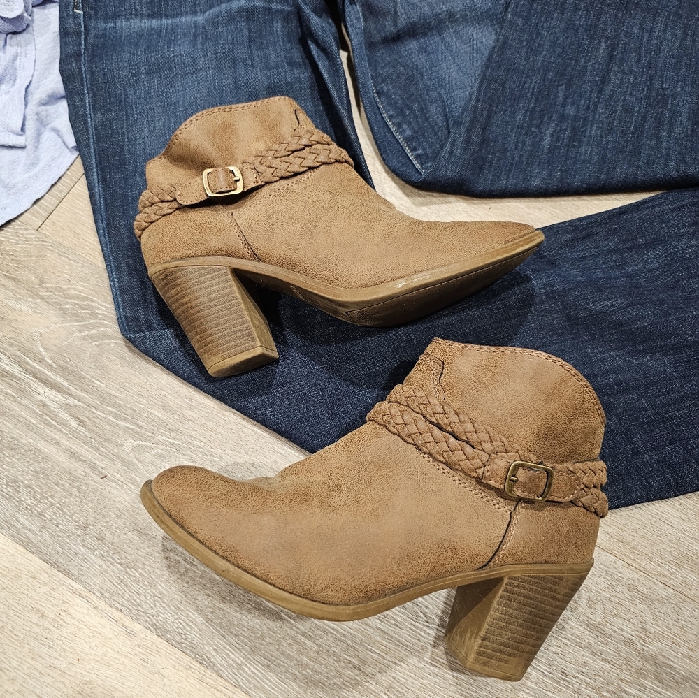 Size 8.5 Booties
